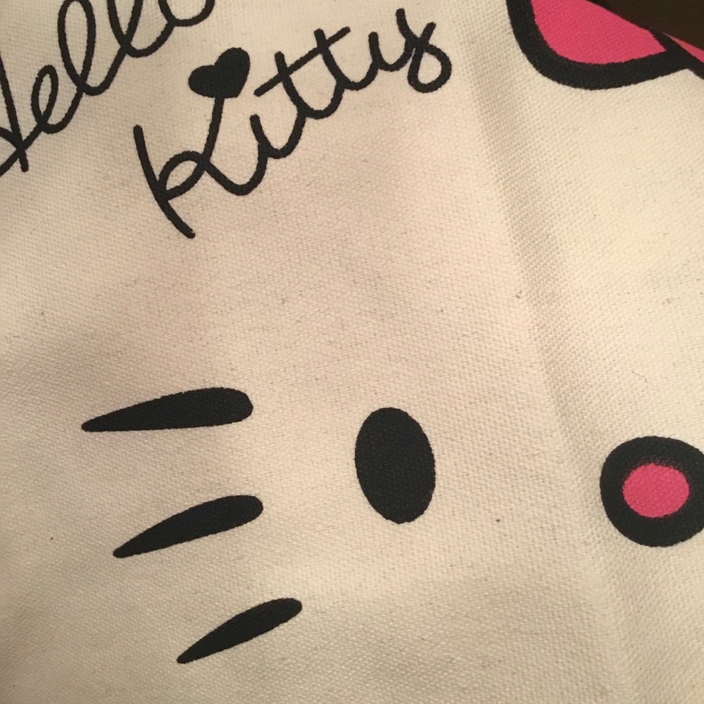🆕 🩷🖤🩷 Canvas Tote / Hello Kitty Print / Two Black Straps / Zipper / HotPink